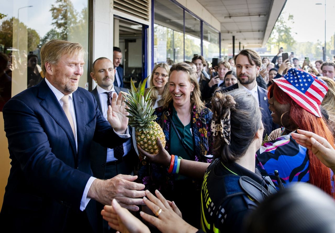 Drukte in Boschveld bij het bezoek van de koning (foto:ANP).