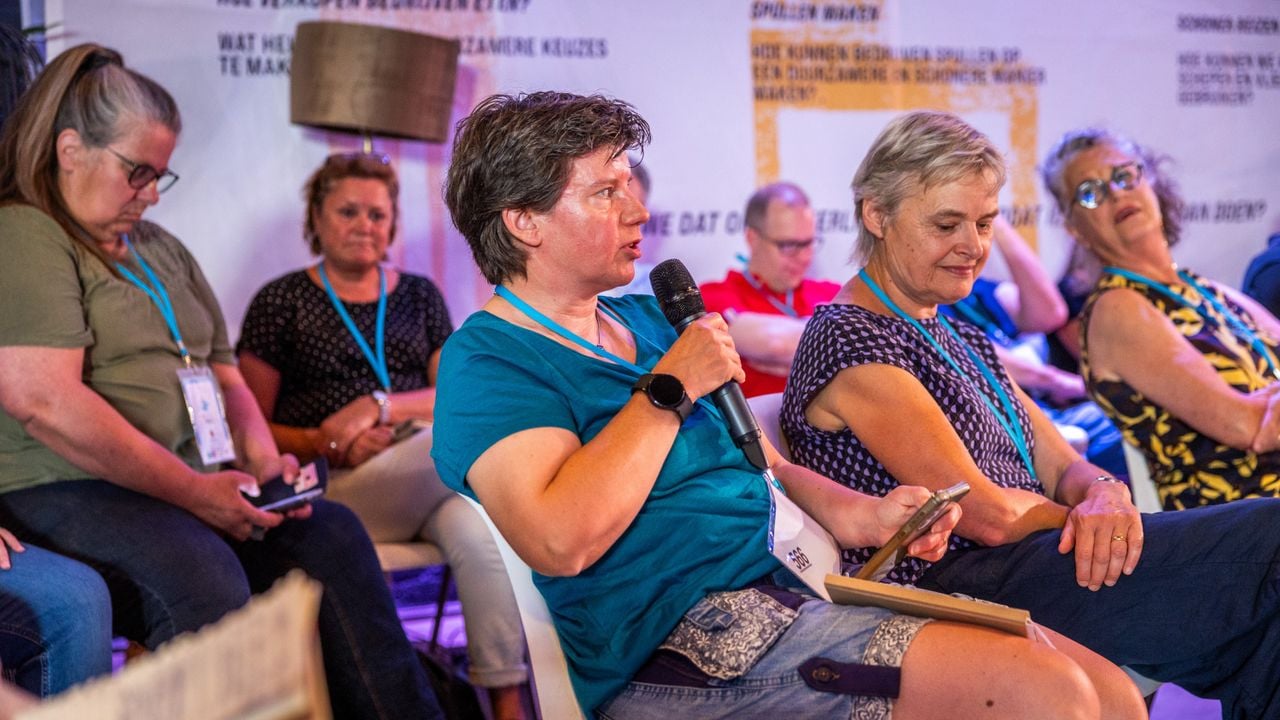 Francis tijdens een van de bijeenkomsten van het Nationaal Burgerberaad Klimaat (foto: Tom Berkers).
