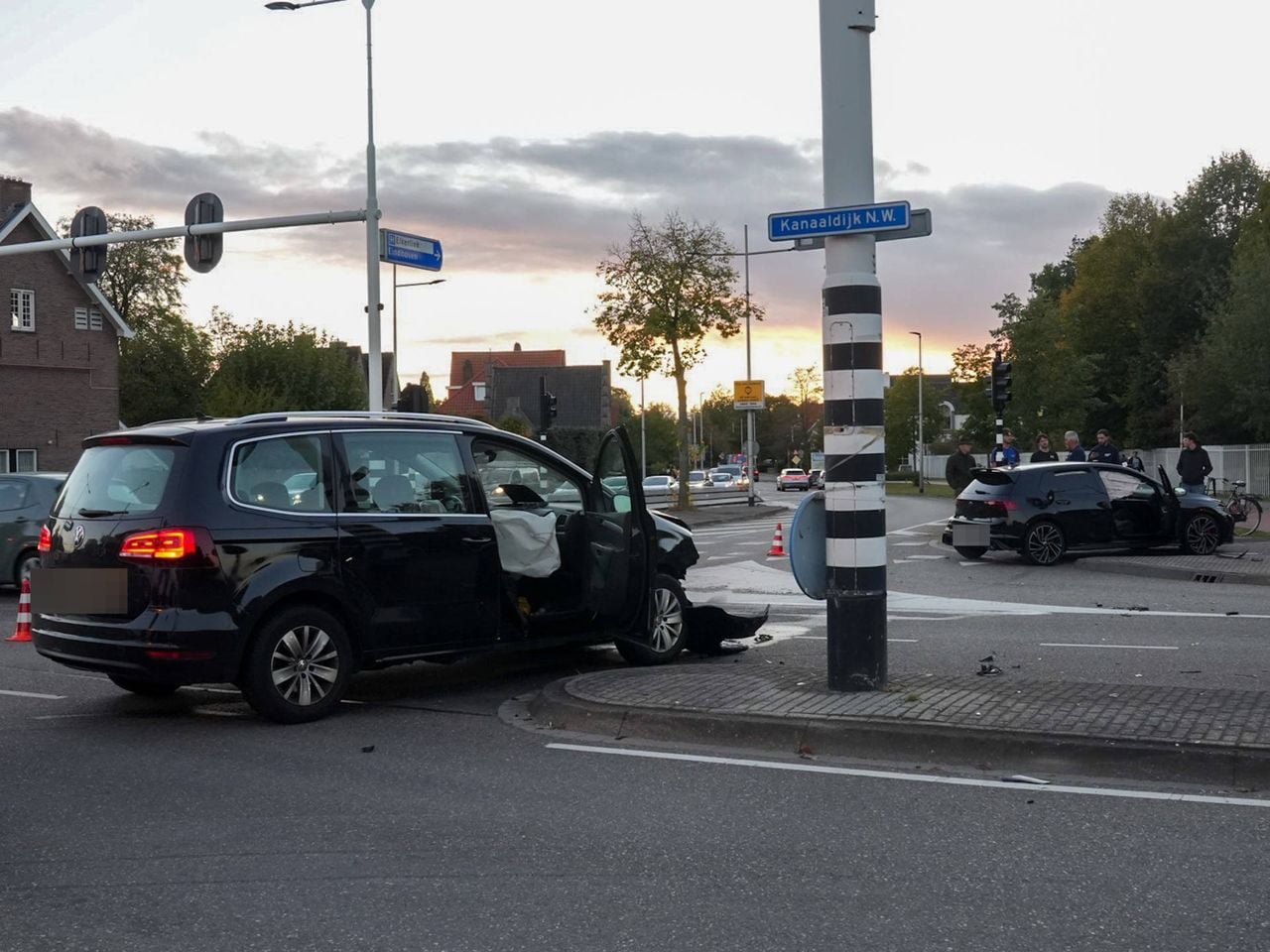 Het ongeluk gebeurde op een kruising (foto: Harrie Grijseels / Persbureau Heitink).
