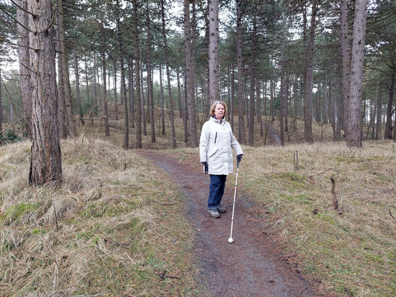 Inge gaat regelmatig wandelen met vriendinnen of een wandelgroep voor blinden (foto: privé)