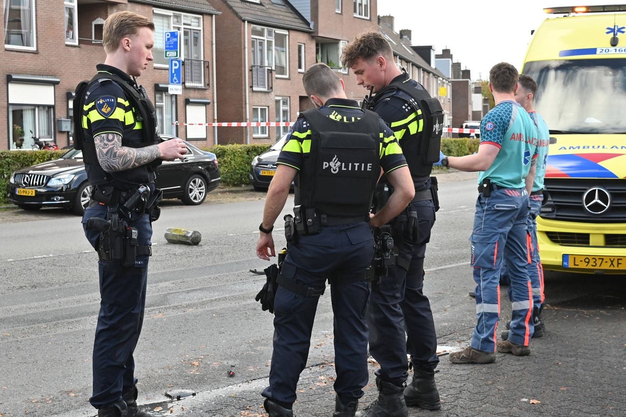 Politie op straat (foto: Perry Roovers/Persbureau Heitink).