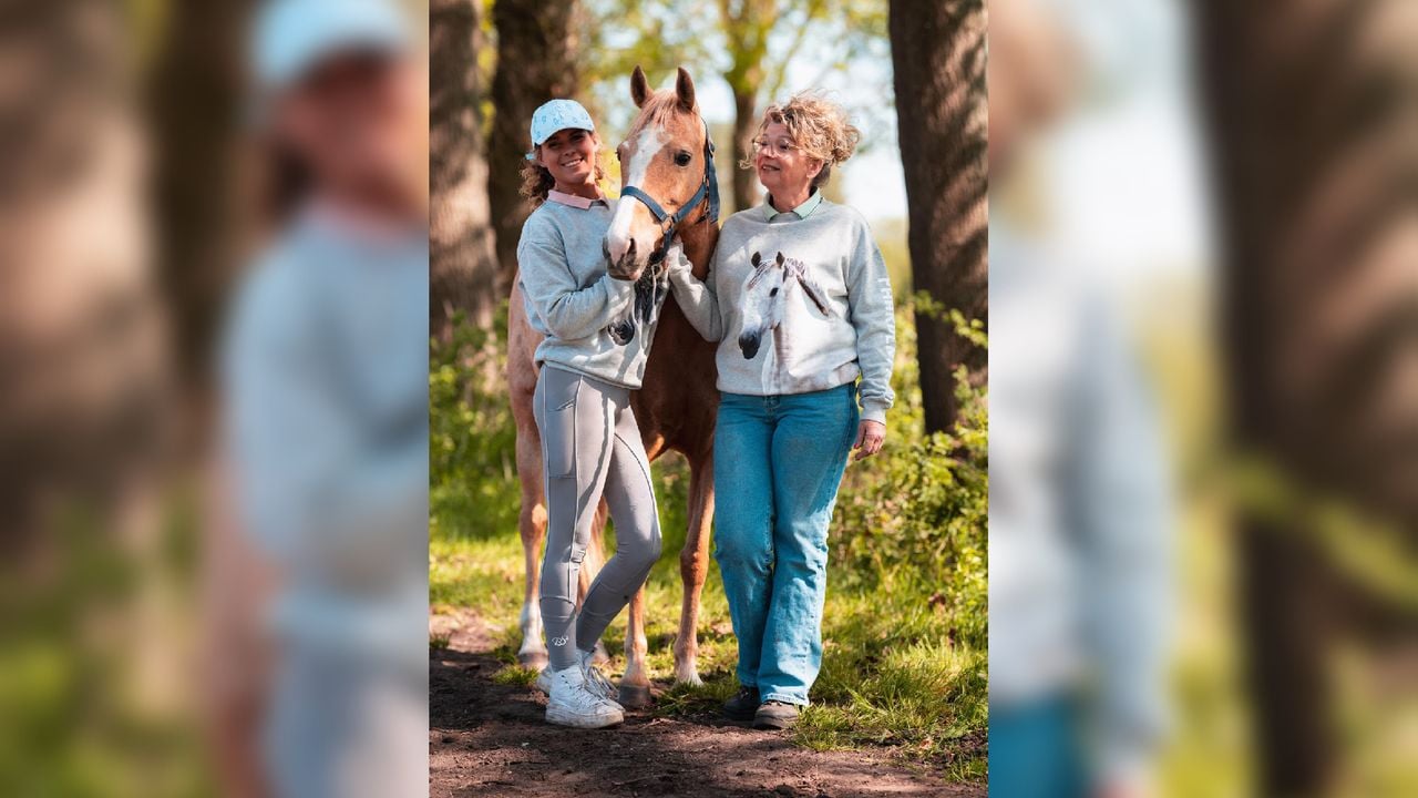 Benthe-Sophie en haar moeder runnen samen Hoogeind Stables (foto: Martijn Cooijmans).