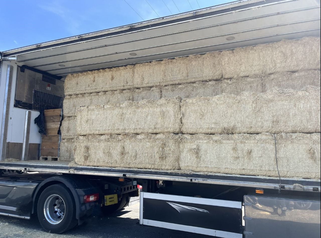 Vestopte cocaïne in vrachtwagen (foto: Douane française/x).