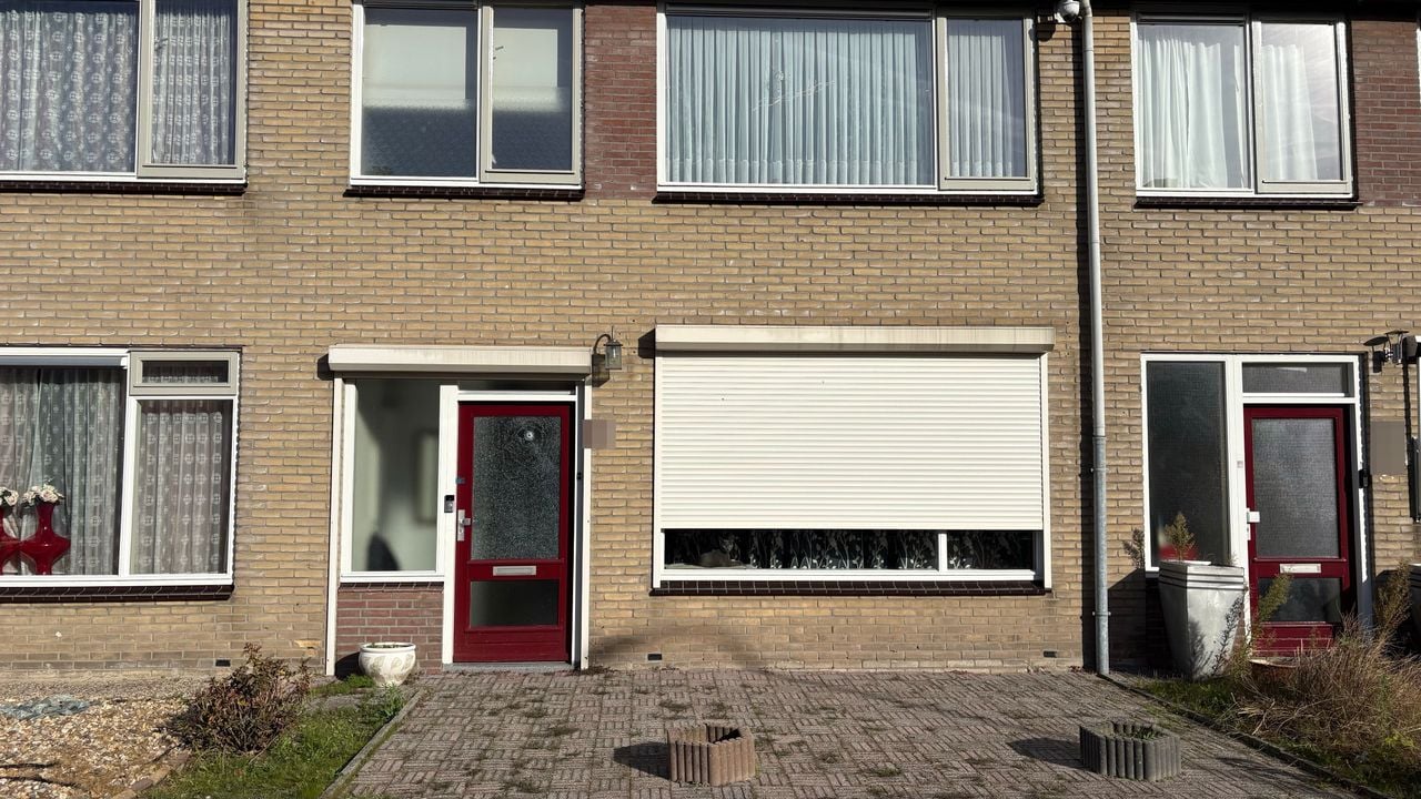 De kogelgaten zitten op drie verschillende plekken (foto: Ruud Ritzen).