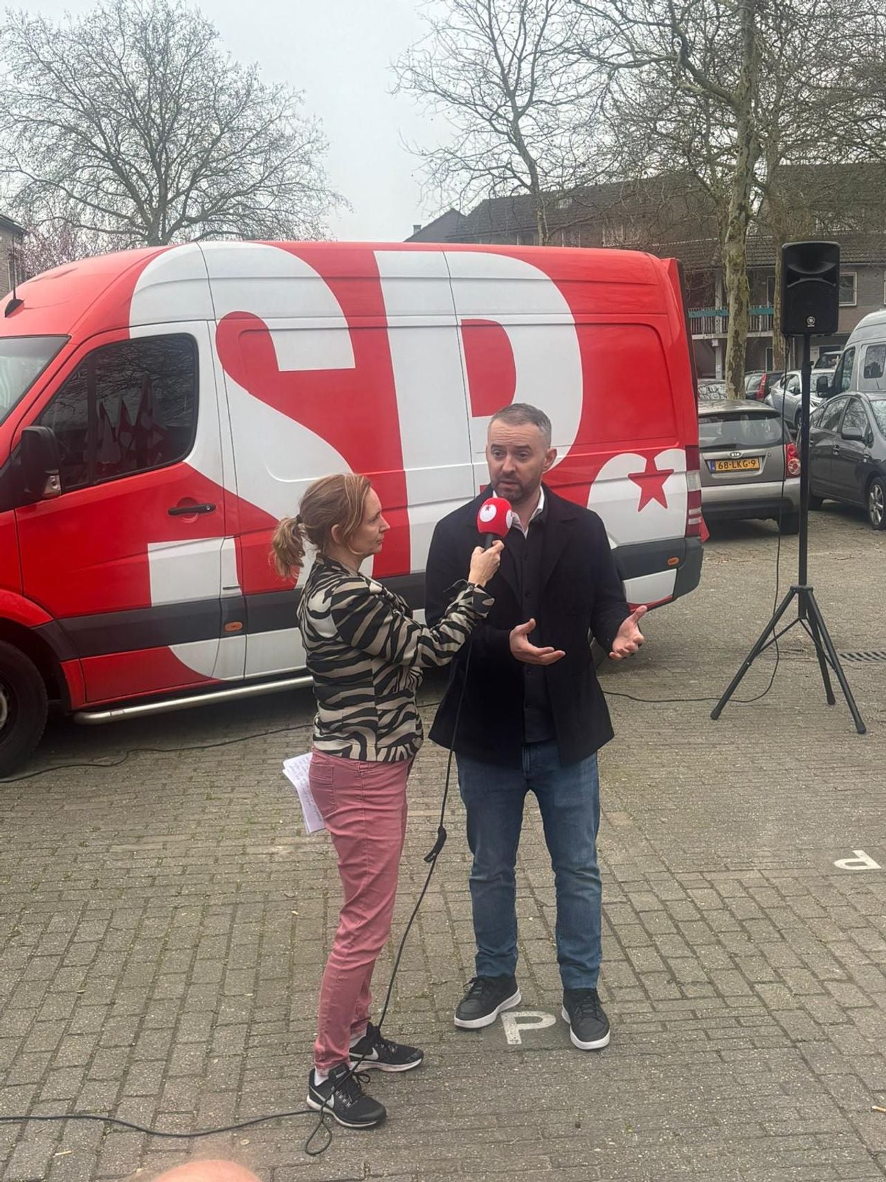 Inge Verdaasdonk met de landelijke fractievoorzitter van de SP Jimmy Dijk (foto: privé).