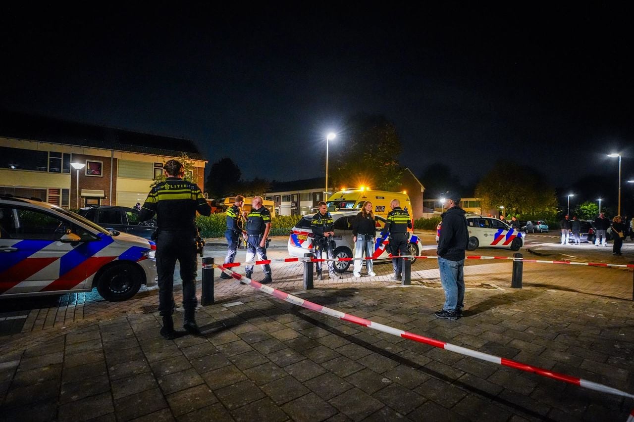 De man werd gewond op straat gevonden (foto: Persbureau Heitink).