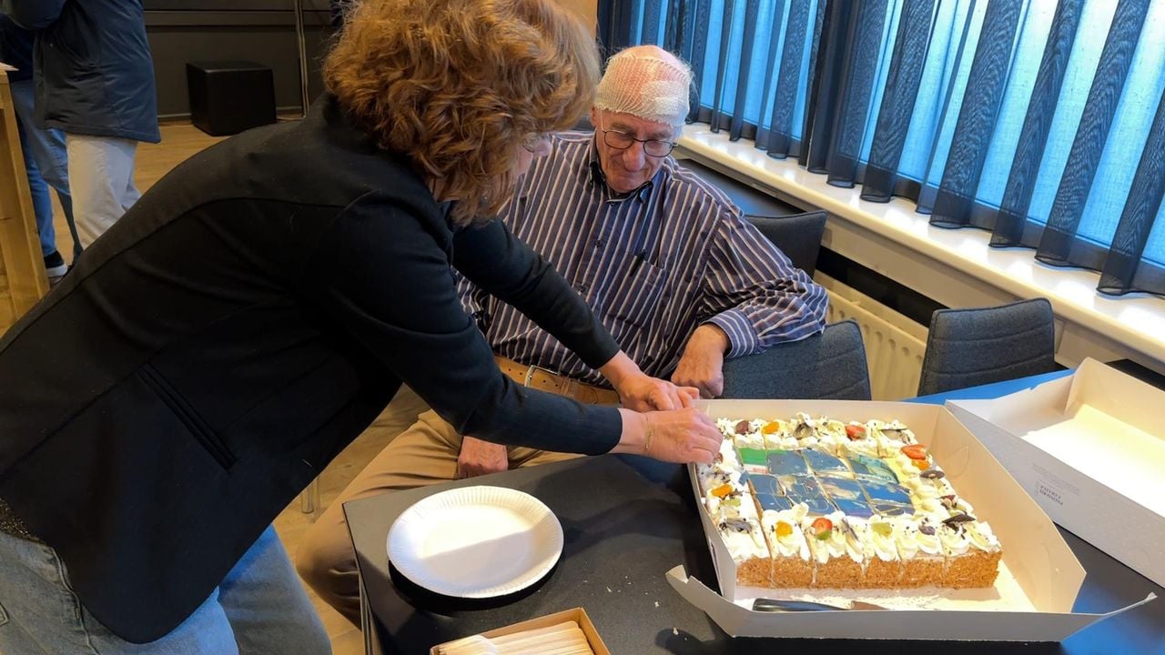 De jarige Ben van Bilzen krijgt taart (foto: Omroep Brabant).