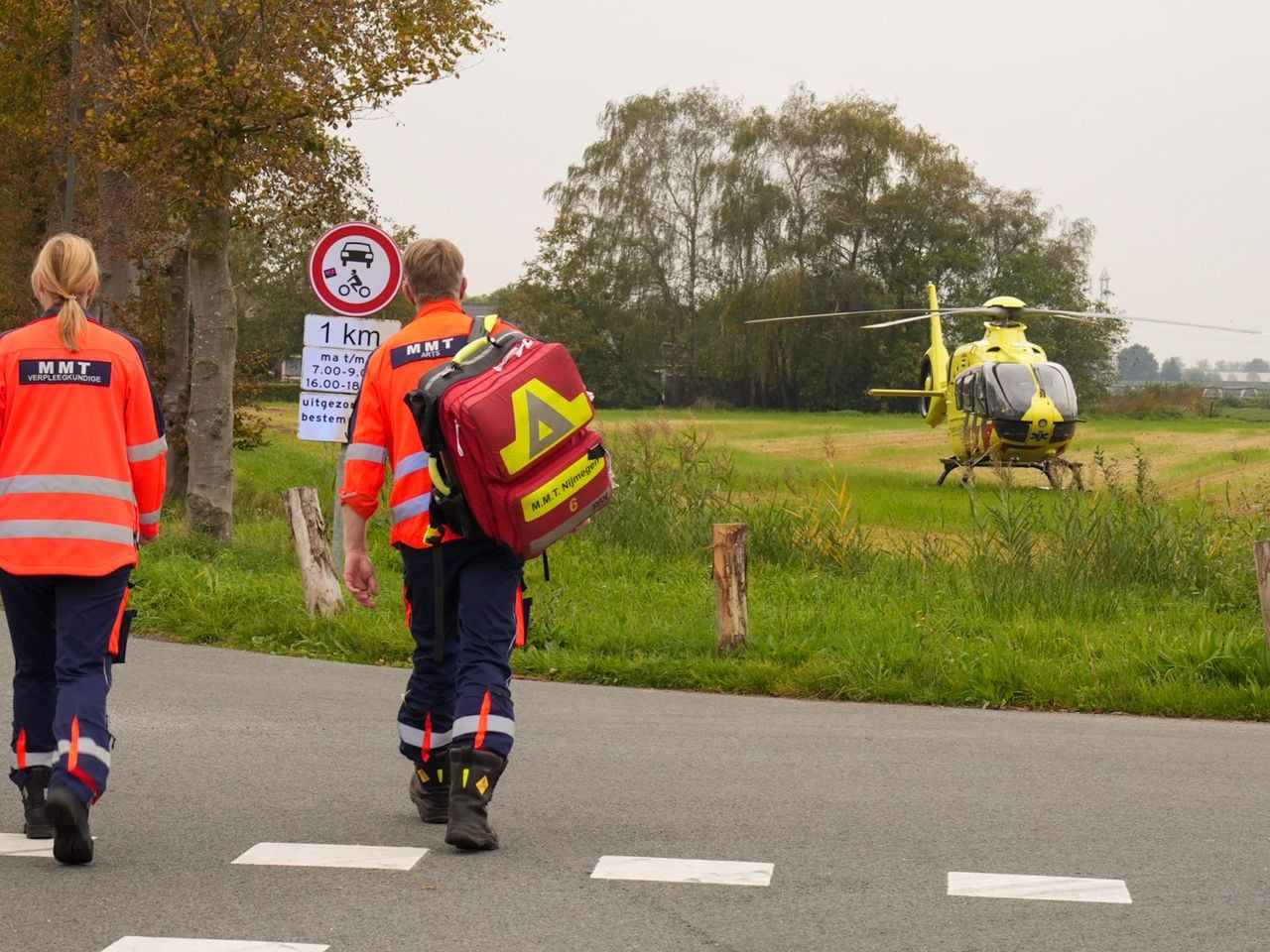 Motorrijder gewond bij ongeluk met auto in Gemert (foto: Harrie Grijseels/Persbureau Heitink).