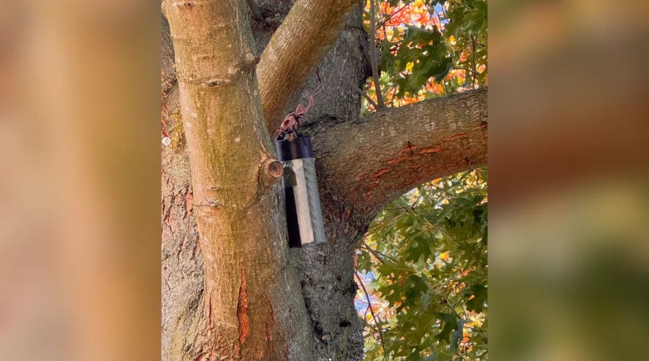 Van veraf ziet het er ook erg verdacht uit (foto: Jeugdagenten_Geldrop_Nuenen_Instagram). 
