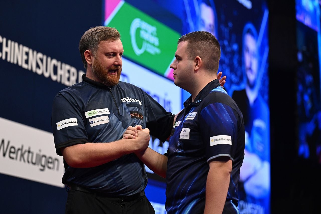 Niels Zonneveld moest zijn meerdere erkennen in Cameron Menzies (foto: Sebastian Doppstadt & Michael Cooper/PDC).