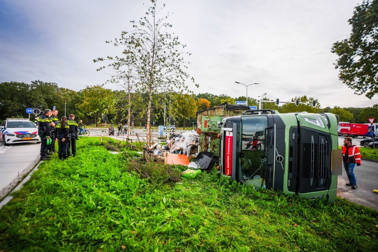 De voorste bak schoot waarschijnlijk los (foto: Persbureau Heitink).