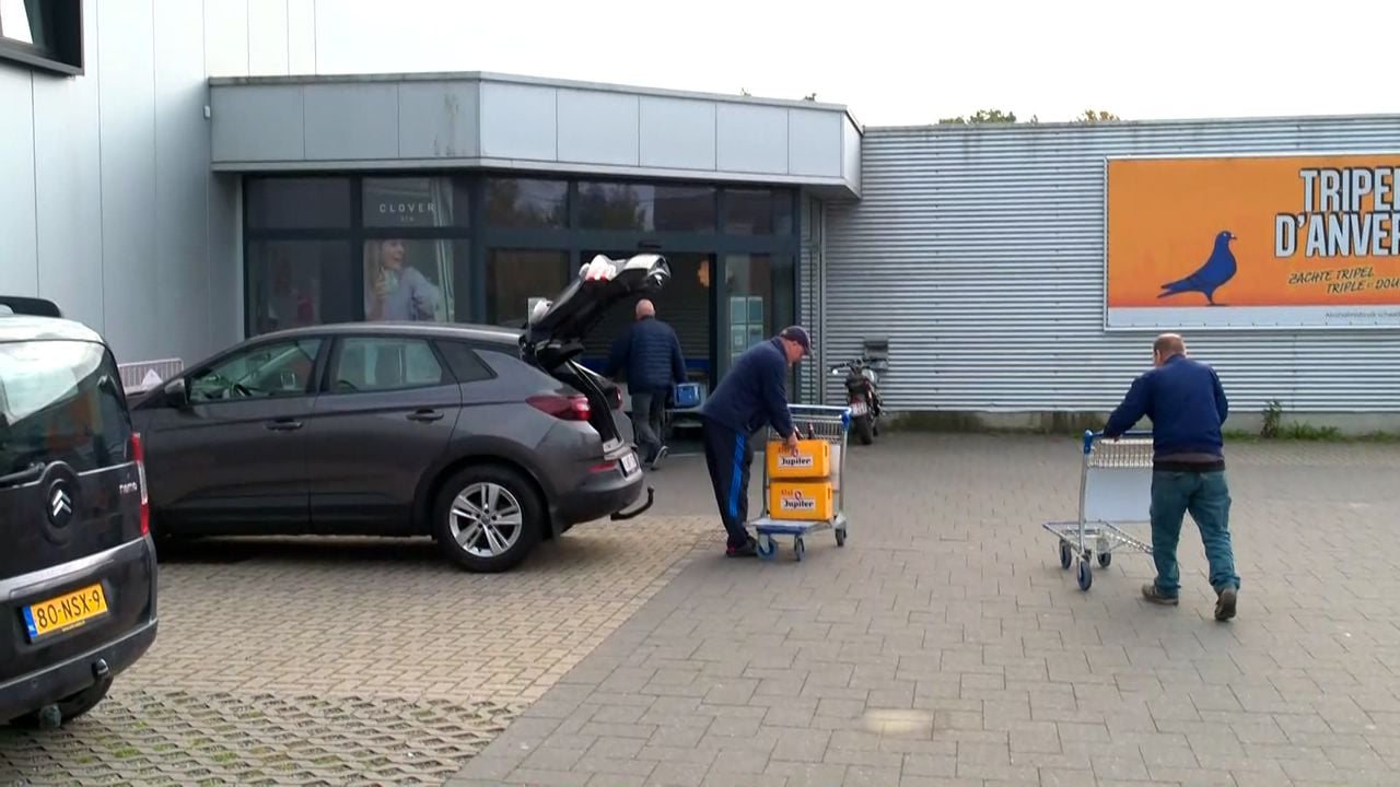 Nederlanders halen bier goedkoper over de grens (foto: Omroep Brabant).