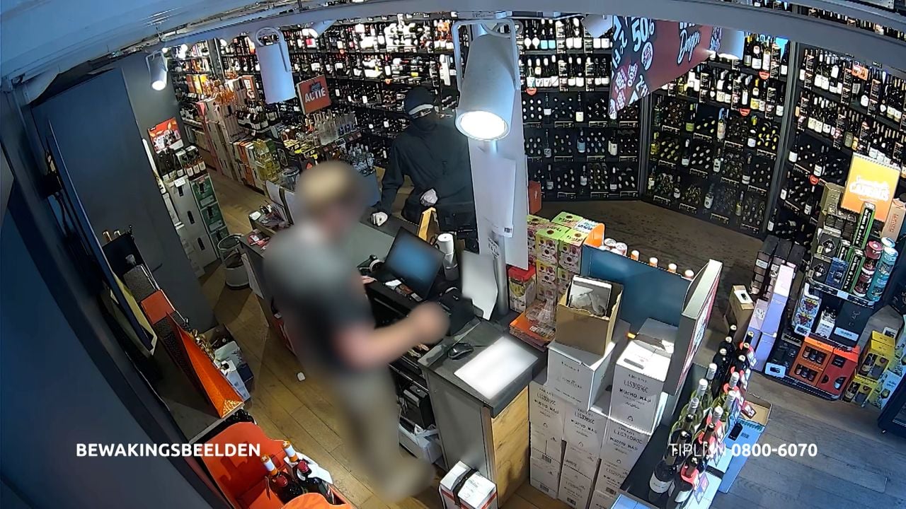 Man overvalt slijterij met groot mes: 'Geld nodig voor zieke vader' (foto: Bureau Brabant).
