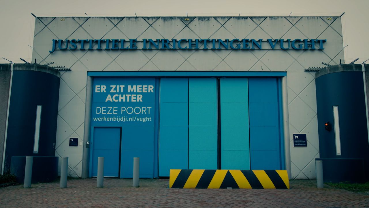 De toegangspoort van de PI Vught (foto: Verborgen Helden).