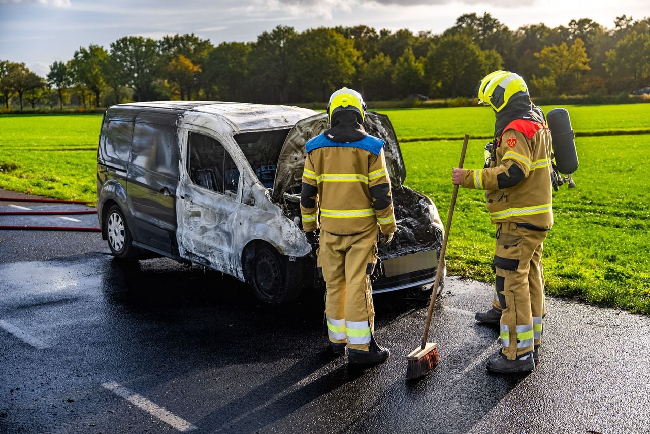 De bestuurder bleef ongedeerd (foto: Lucas Lammers/Persbureau Heitink).