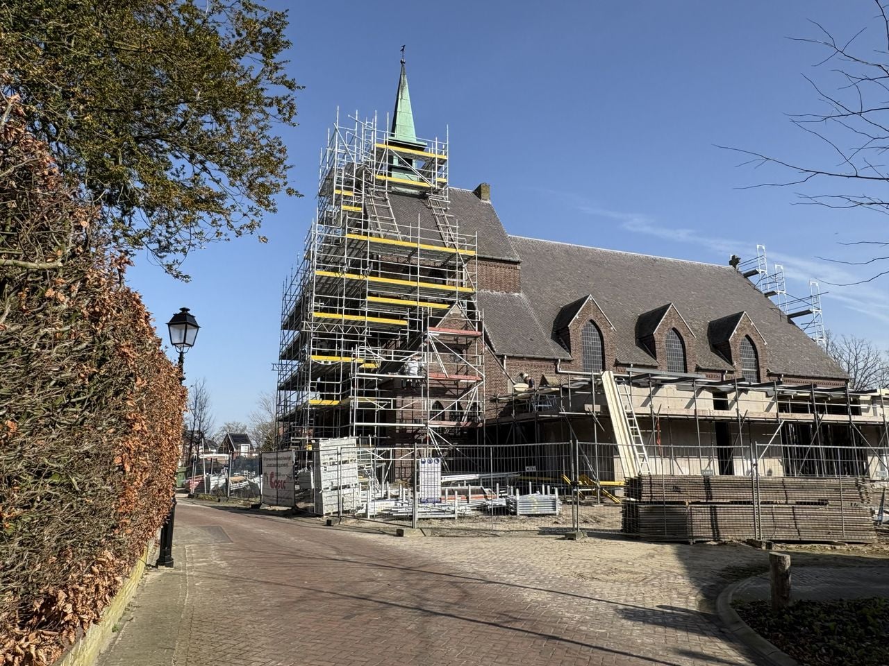 De Heilige Luciakerk in Steensel (foto: Karin Kamp).