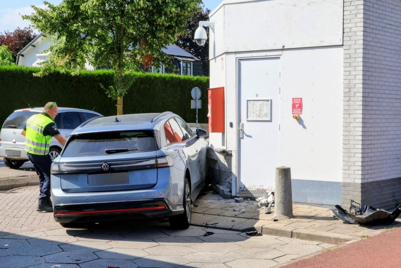 Man uit Cuijk gewond geraakt na aanrijding (foto: Persbureau Heitink).