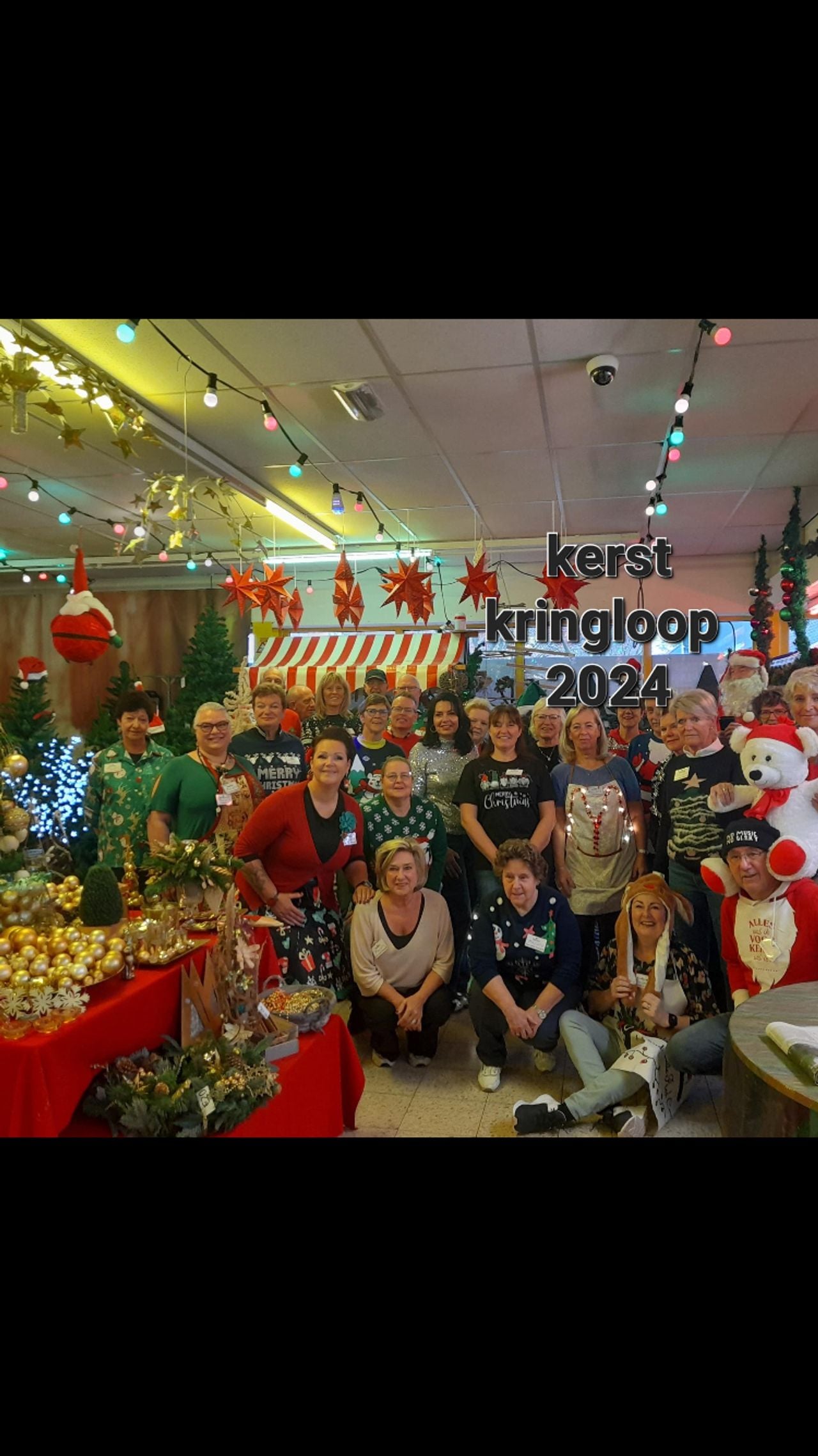 Kerstkringloopwinkel in het voormalige Zeeman-pand (foto: Hub van Loon).