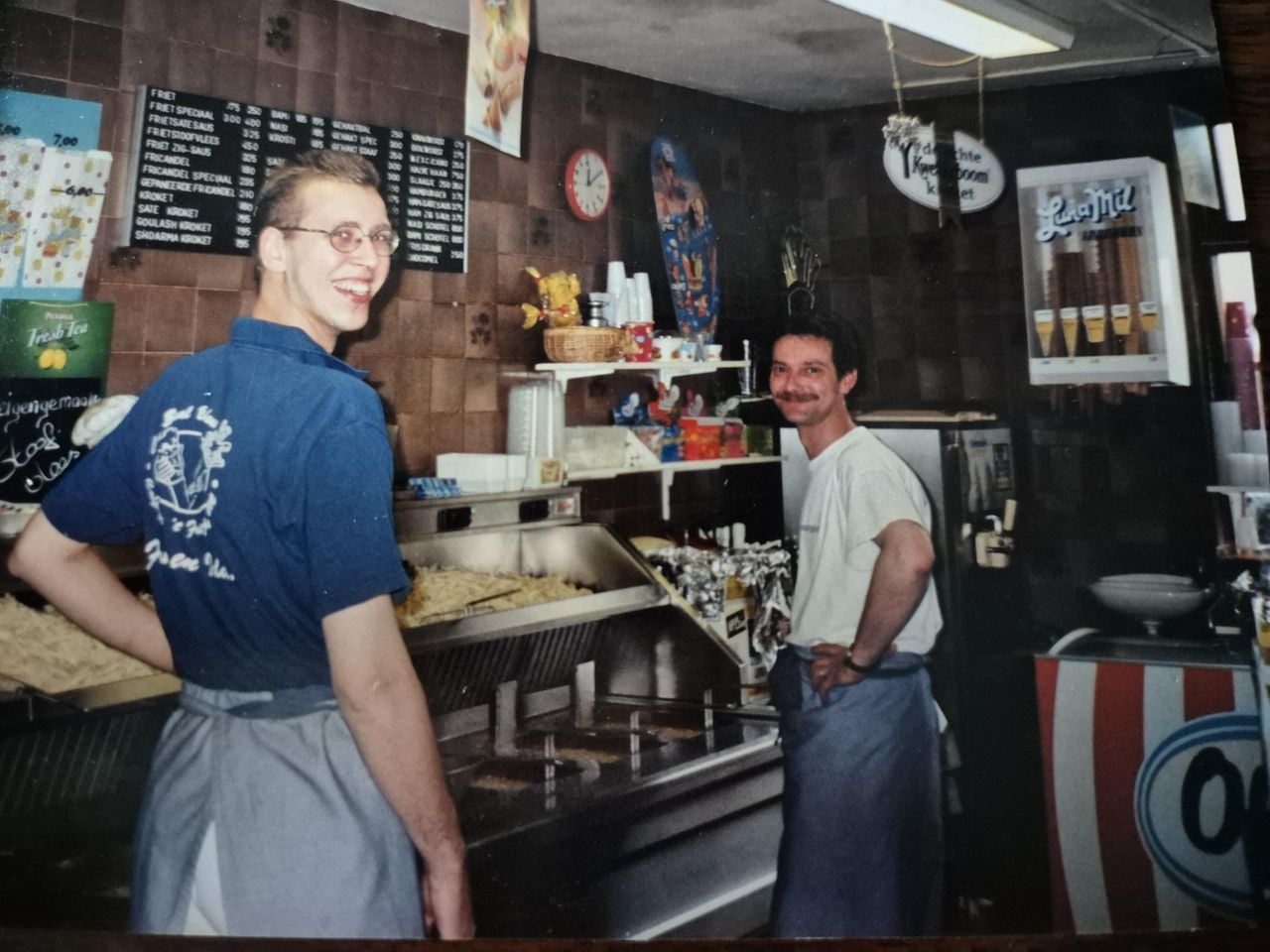Friet bakken in de cafetaria (foto: Ida Welbers). 