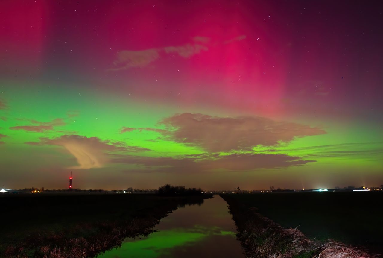 Eva maakte vanuit Oss een prachtige foto van het spektakel in de lucht (foto: Eva Bos).