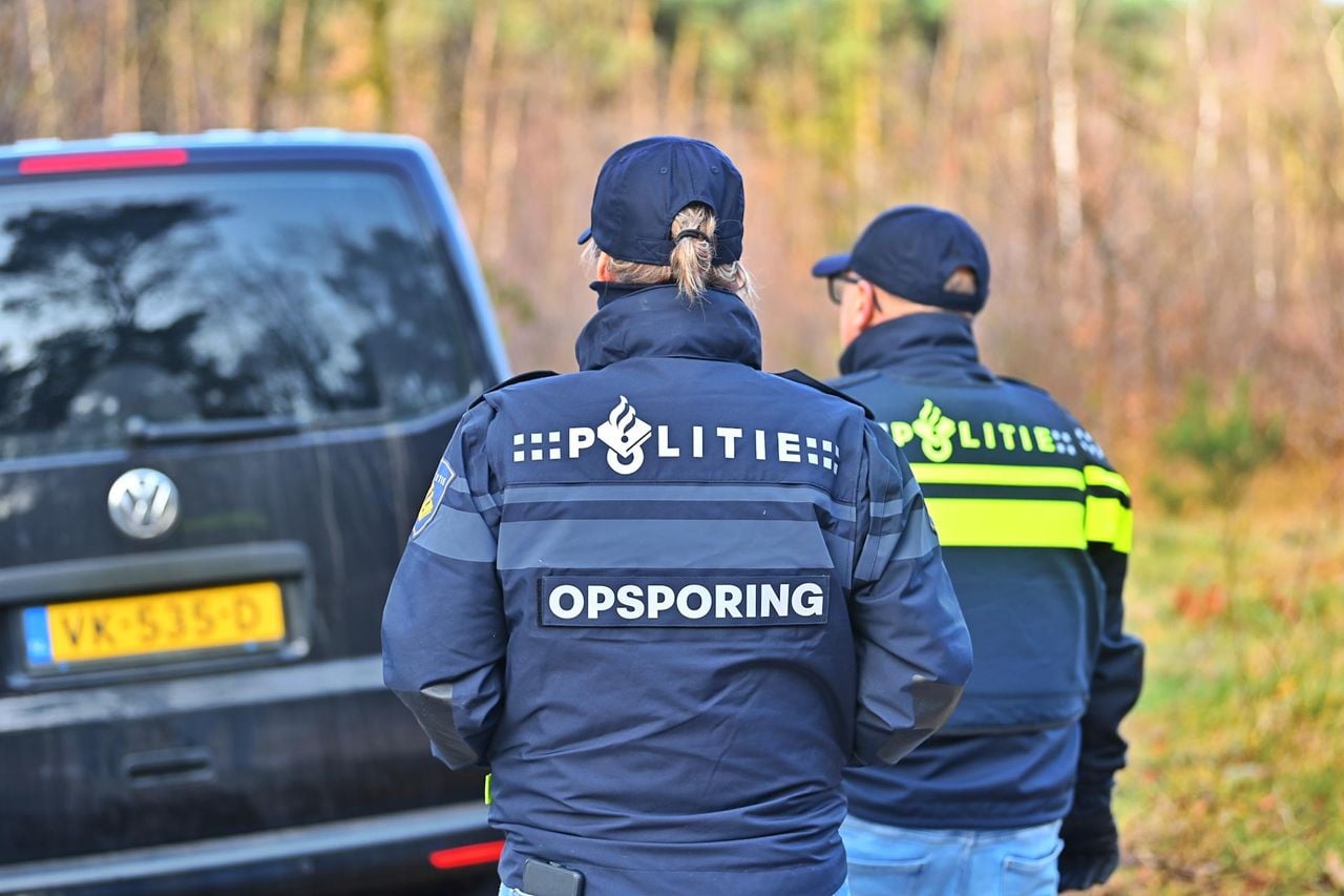 Inval op woonwagenkamp in Bergeijk (foto: Rico Vogels/SQ Vision). 