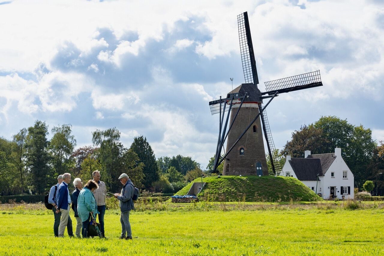Je kunt deelnemen aan een natuurwandeling in Nuenen met een gids (foto: Visit Brabant).