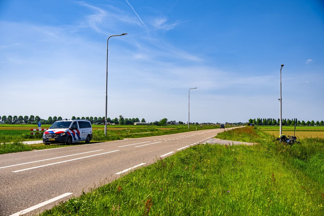 Motoren belanden in greppel (foto: Lucas Lammers / Persbureau Heitink).