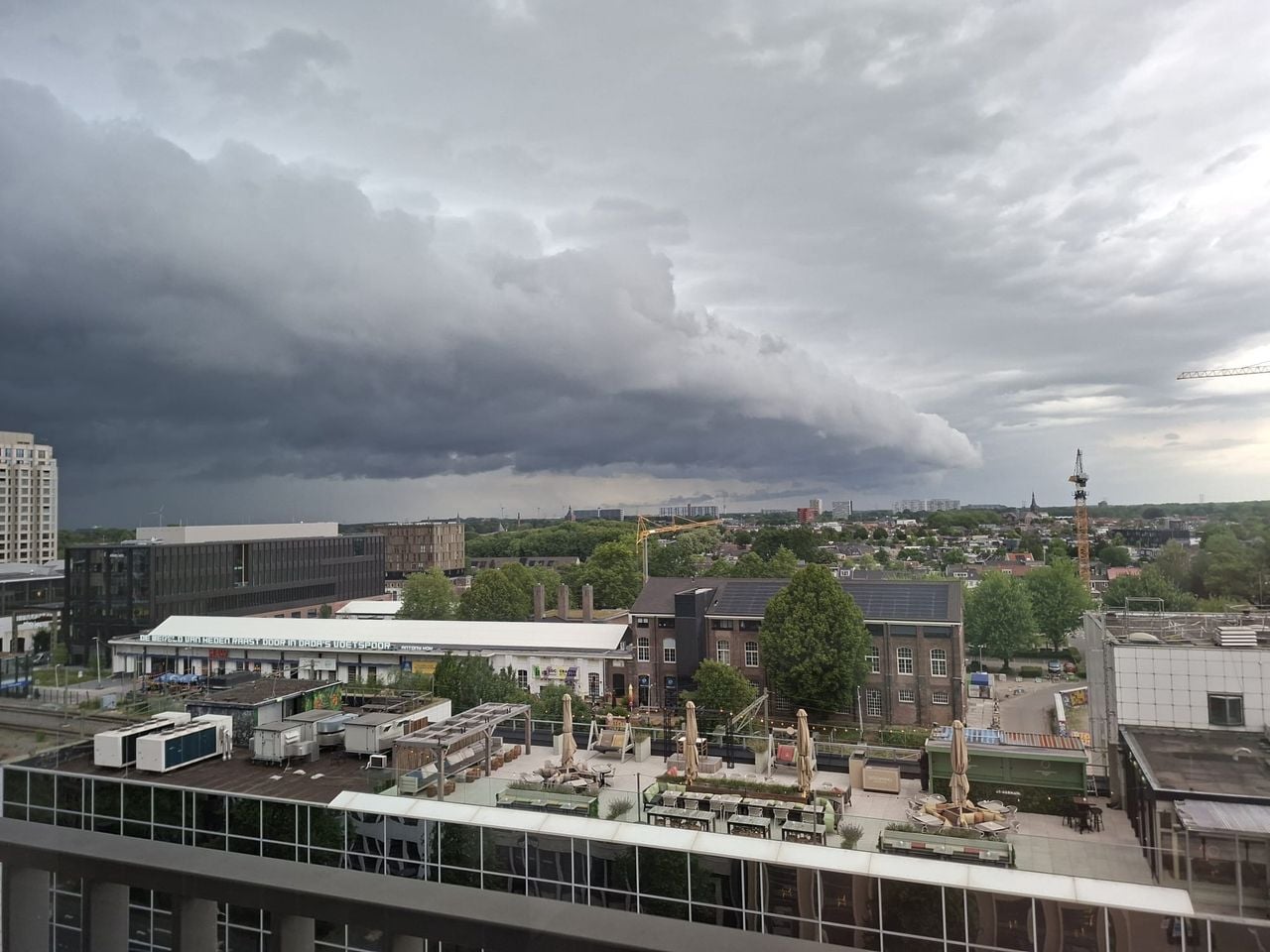 De wolken boven Tilburg (foto: Tais).