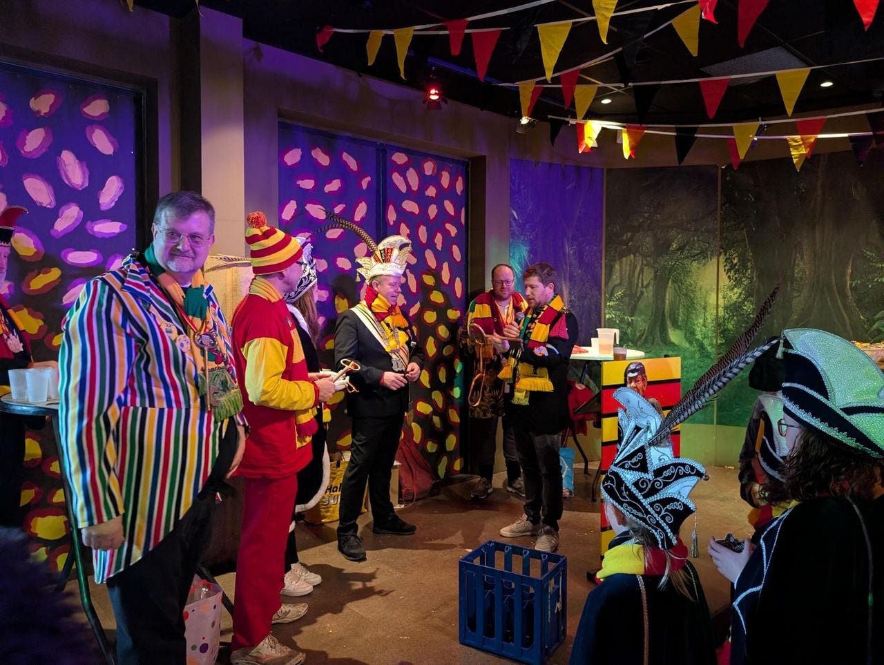 Sleuteloverdracht gemeente Loon op Zand (foto: Omroep Brabant)