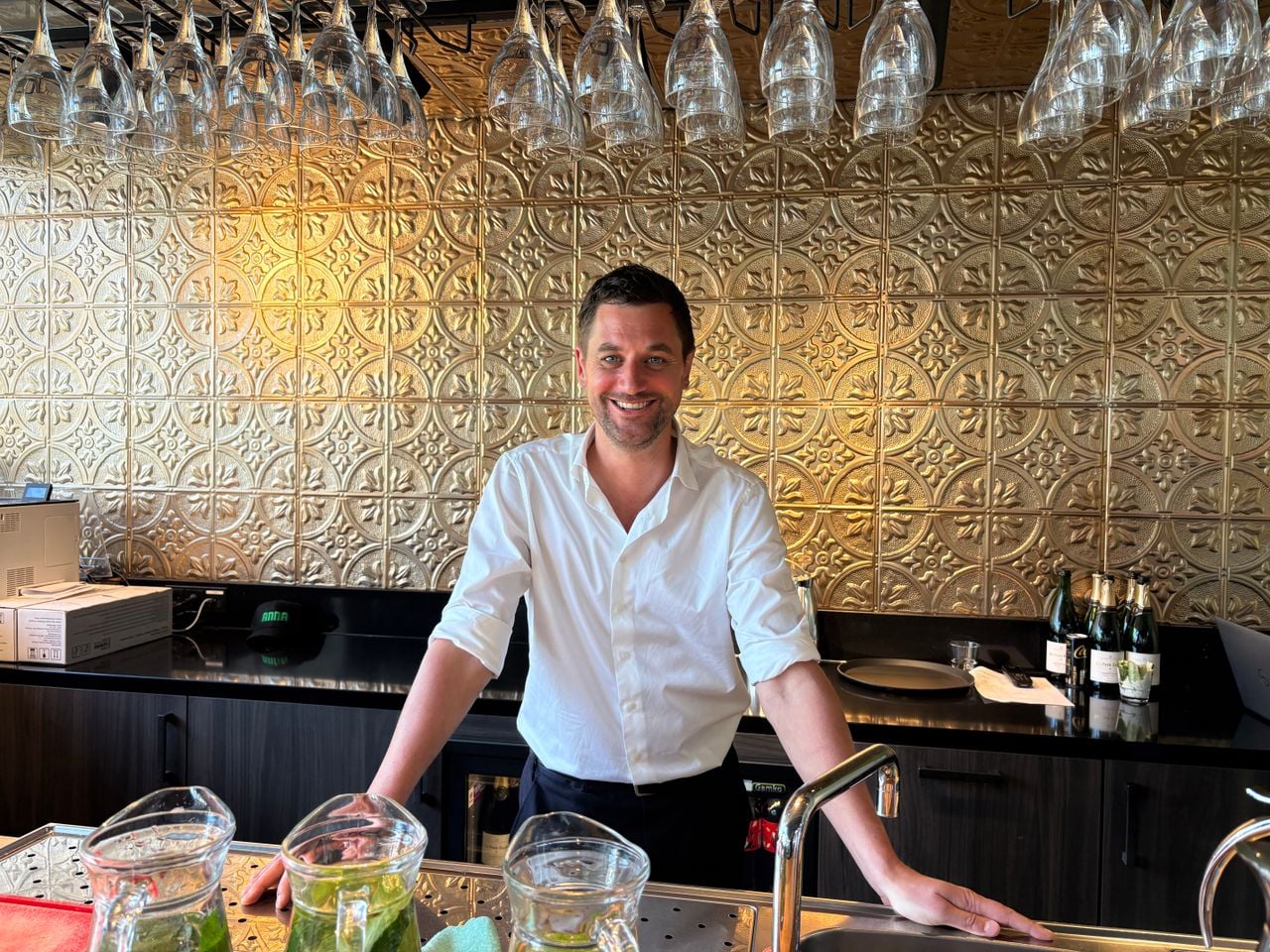 Barman Victor Abeln (foto: Jan Waalen).
