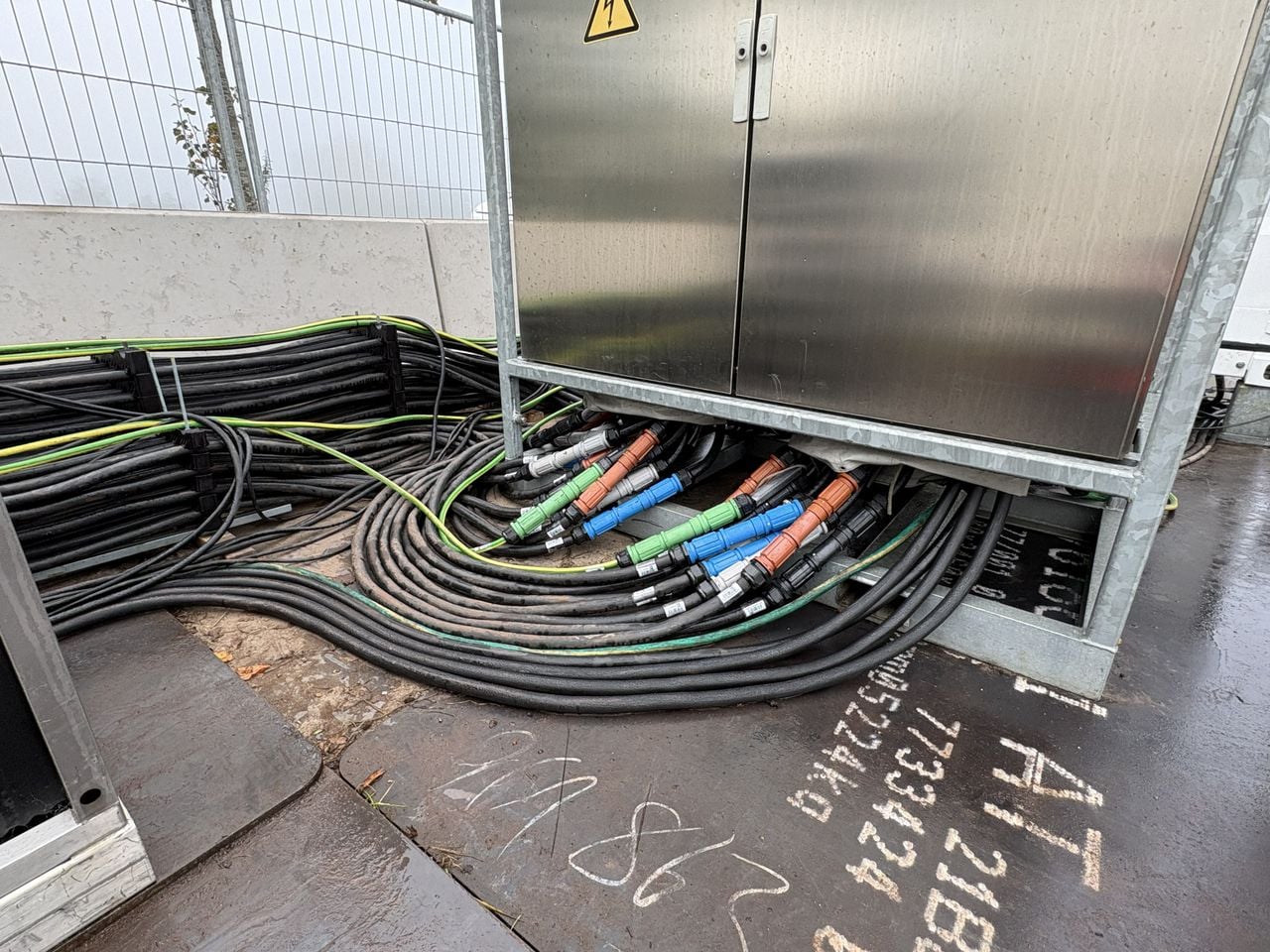 Het is voor het eerst dat er in Brabant dergelijke stroombatterijen worden geplaatst (foto: Karin Kamp).