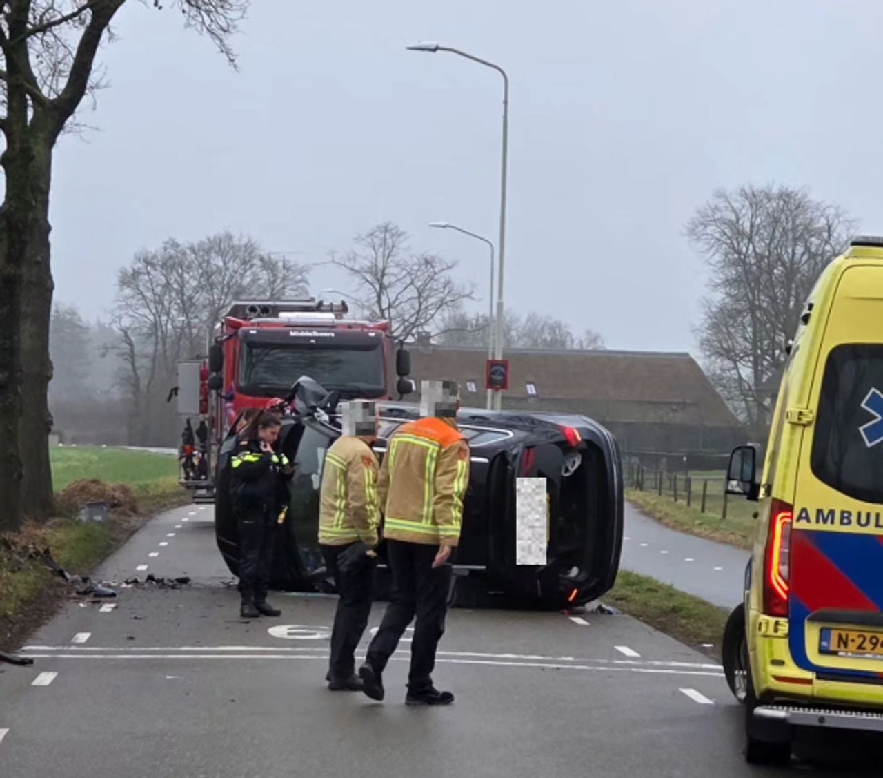 De politie, brandweer en ambulance kwamen op het ongeluk af (foto: Instagram Politie de Kempen).