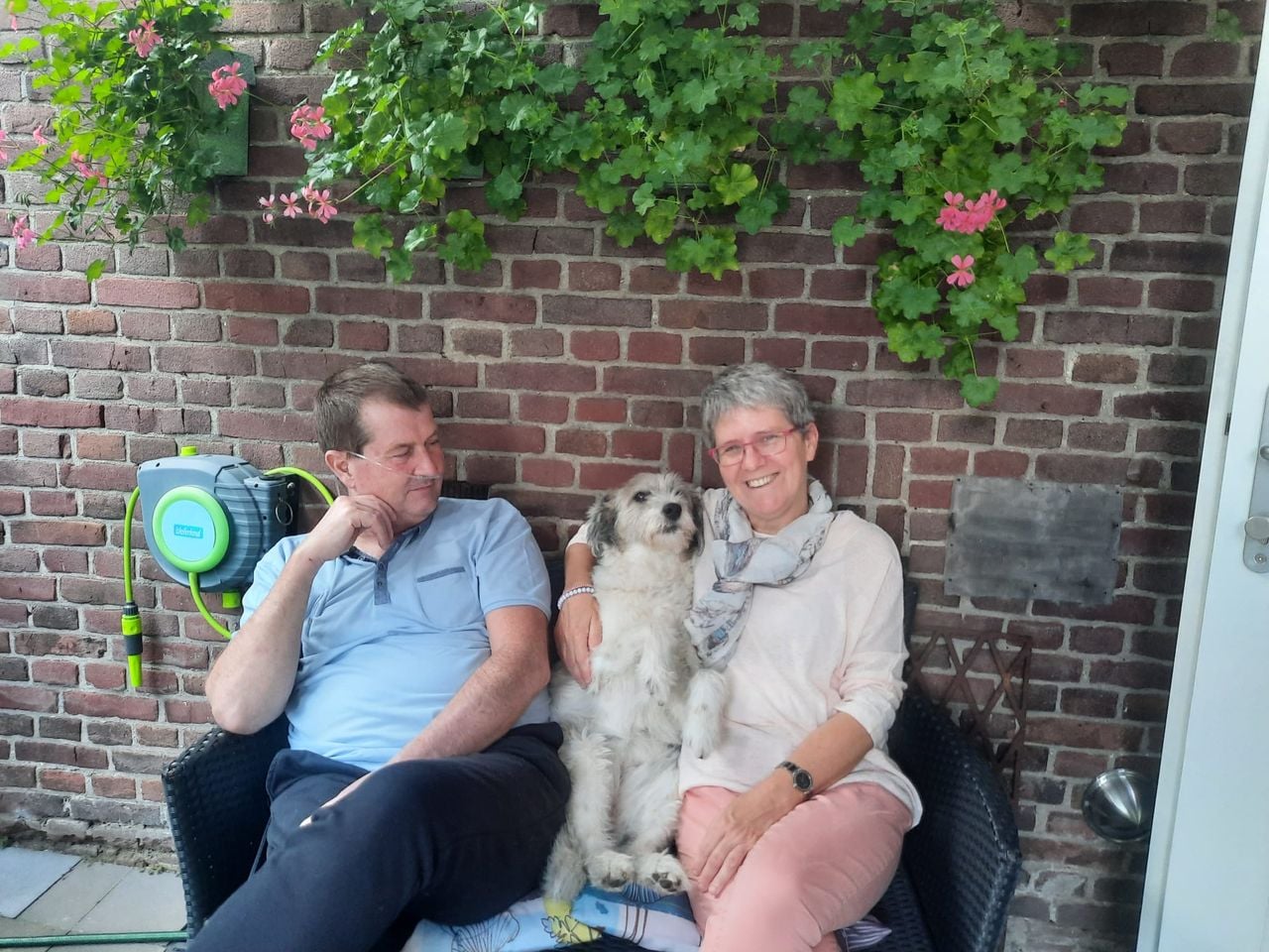 Marcel met zijn vrouw Janine in de tijd dat hij nog zuurstof nodig had (foto: privéarchief Marcel).
