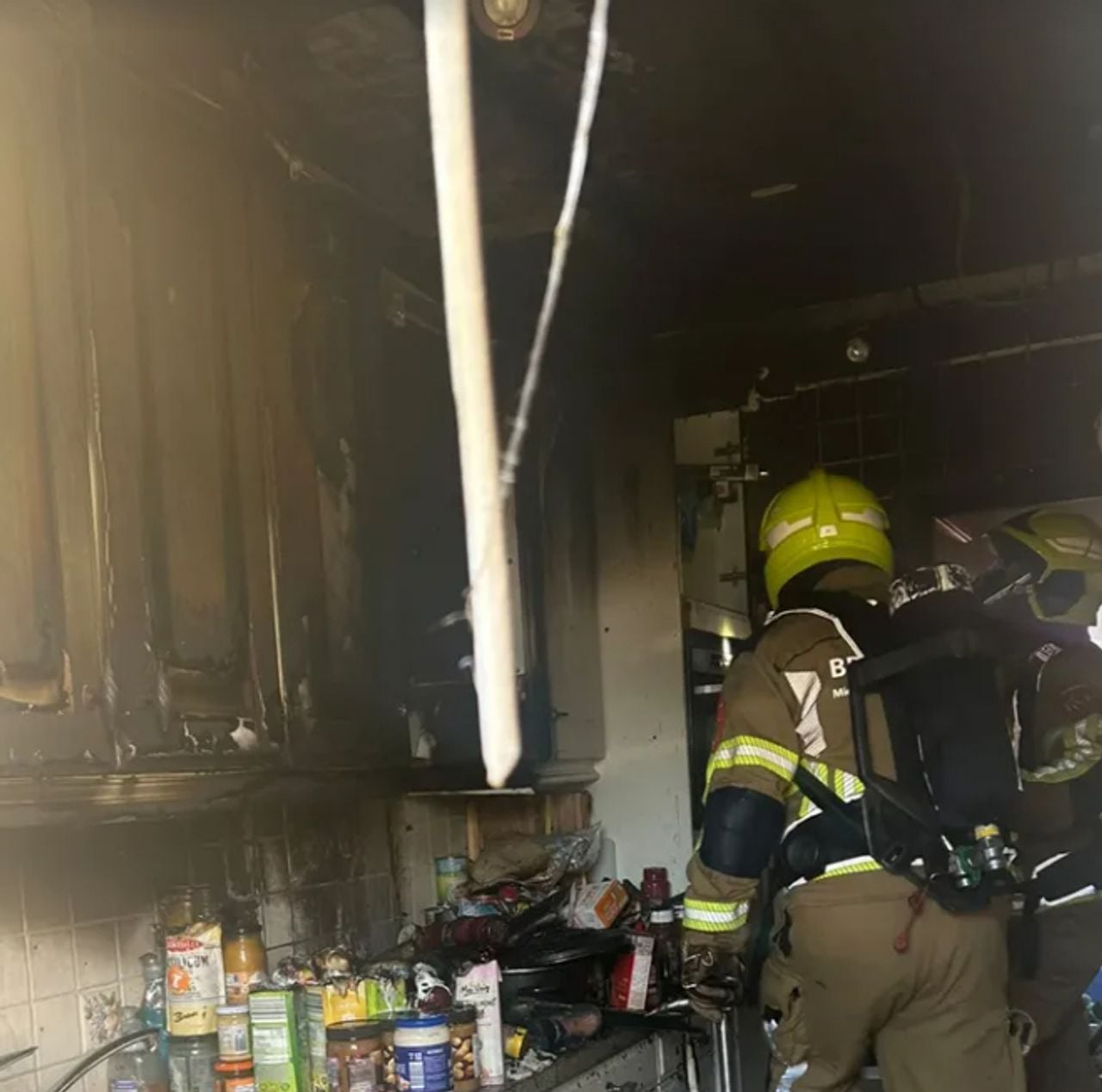 Brand in Raamsdonksveer (foto's: instagram/brandweer_raamsdonksveer).