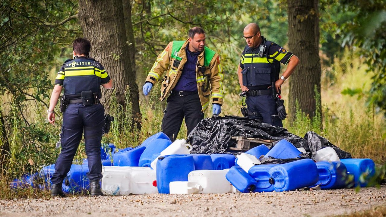 De drugsdumping in Nuenen werd zondagochtend ontdekt (foto: SQ Vision).