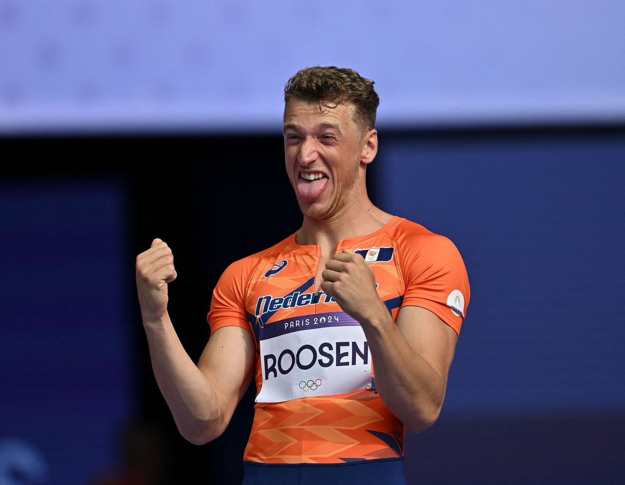 Sven Roosen is bezig aan een geweldige olympische tienkamp (foto: ANP 2024/Xinhua/Song Yanhua).