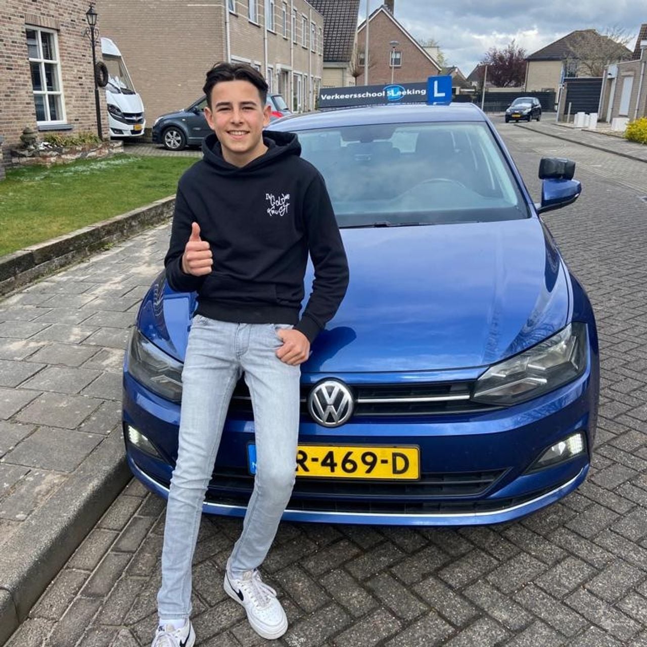 Jasper net na het behalen van zijn rijbewijs.