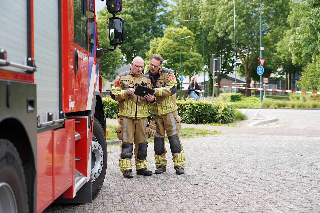 De brandweer verrichtte metingen (foto: Jeroen Stuve/Persbureau Heitink).