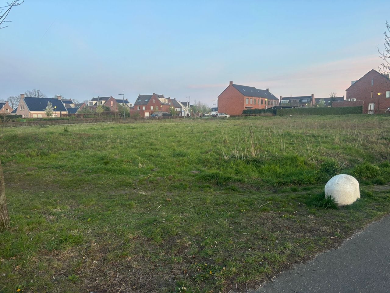 Het perceel waar het nieuwe woonwagenkamp moet komen in Teteringen.