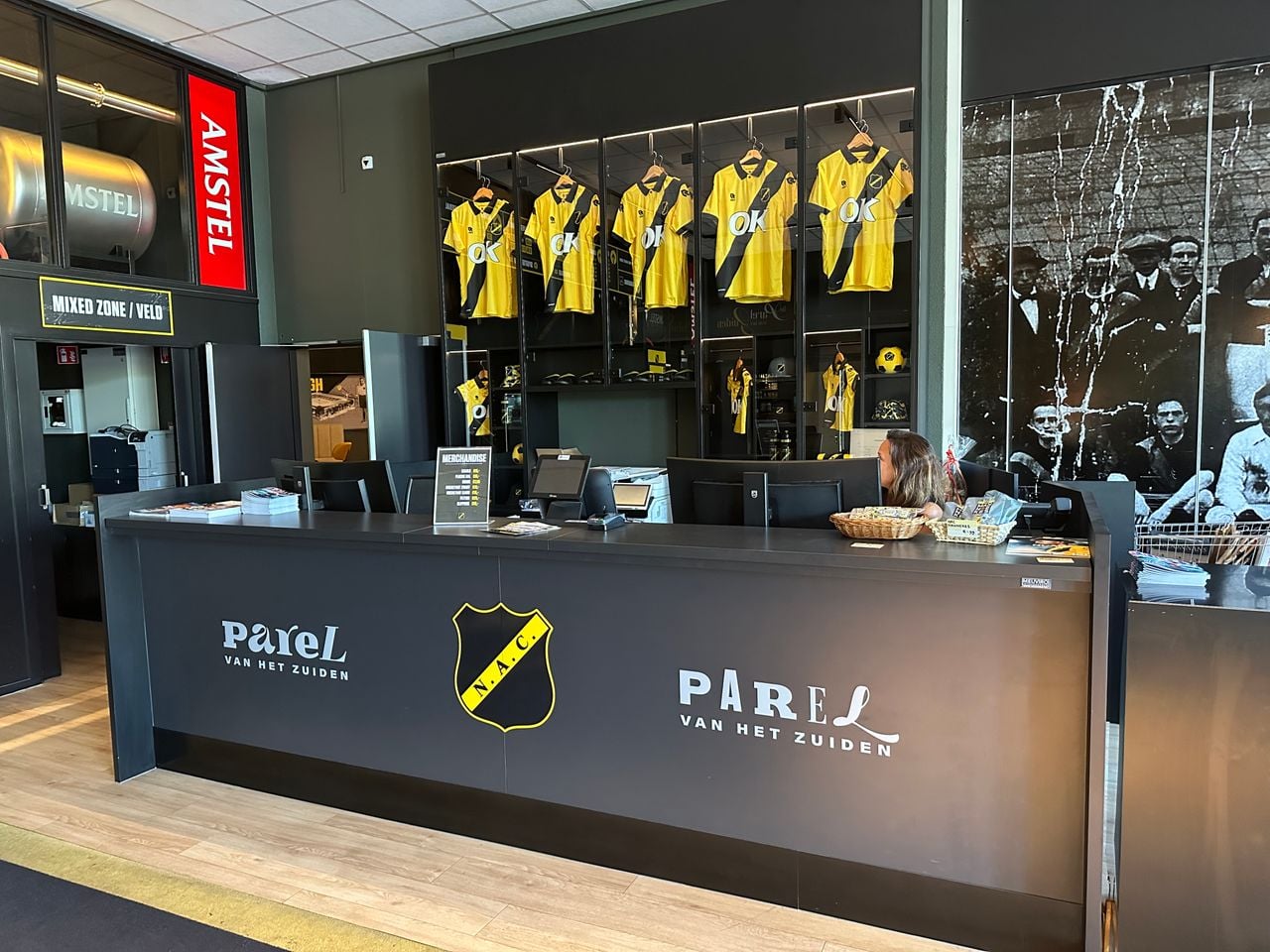 De fanshop van NAC in het stadion (foto: Omroep Brabant).