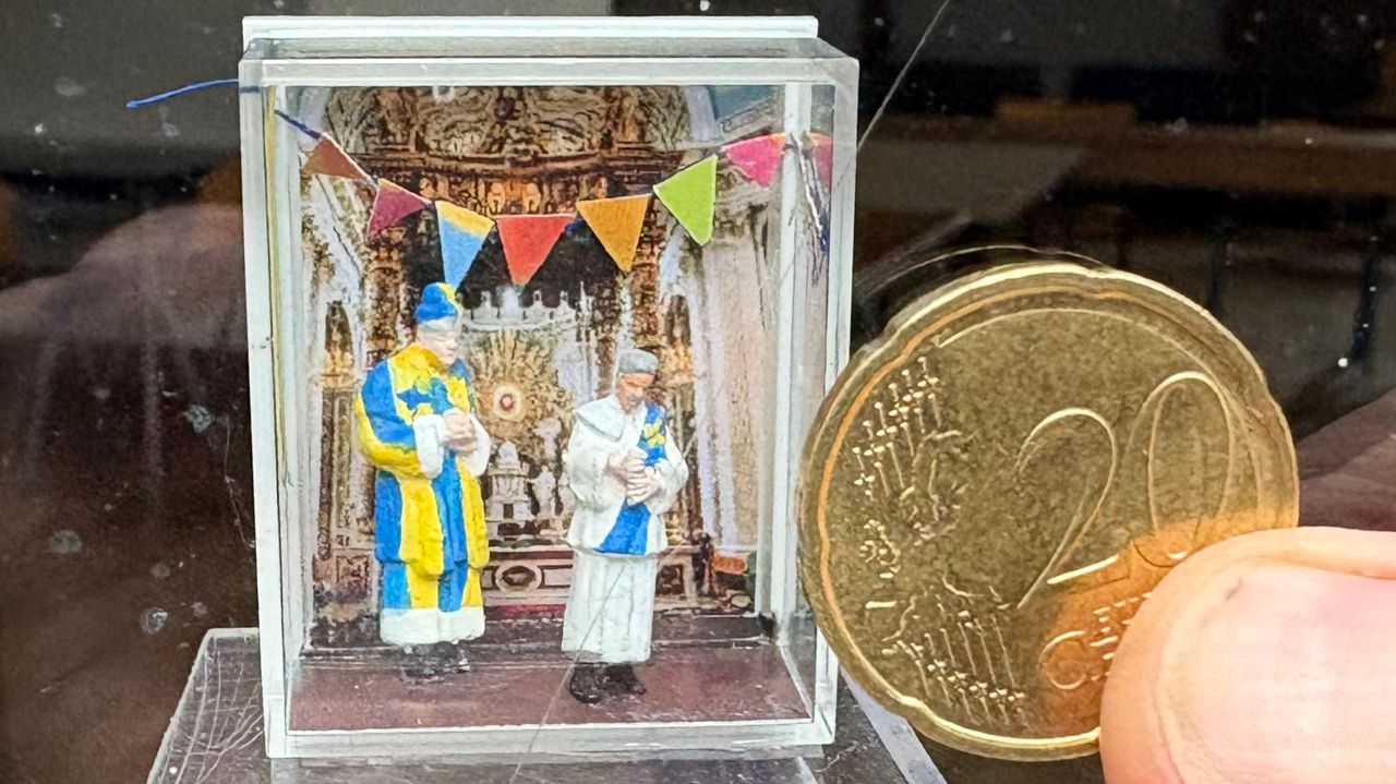 De tafereeltjes zijn twee centimeter groot (foto: Erik Peeters)