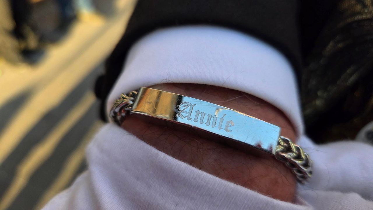 De armband van Pieter (Foto: Omroep Brabant).