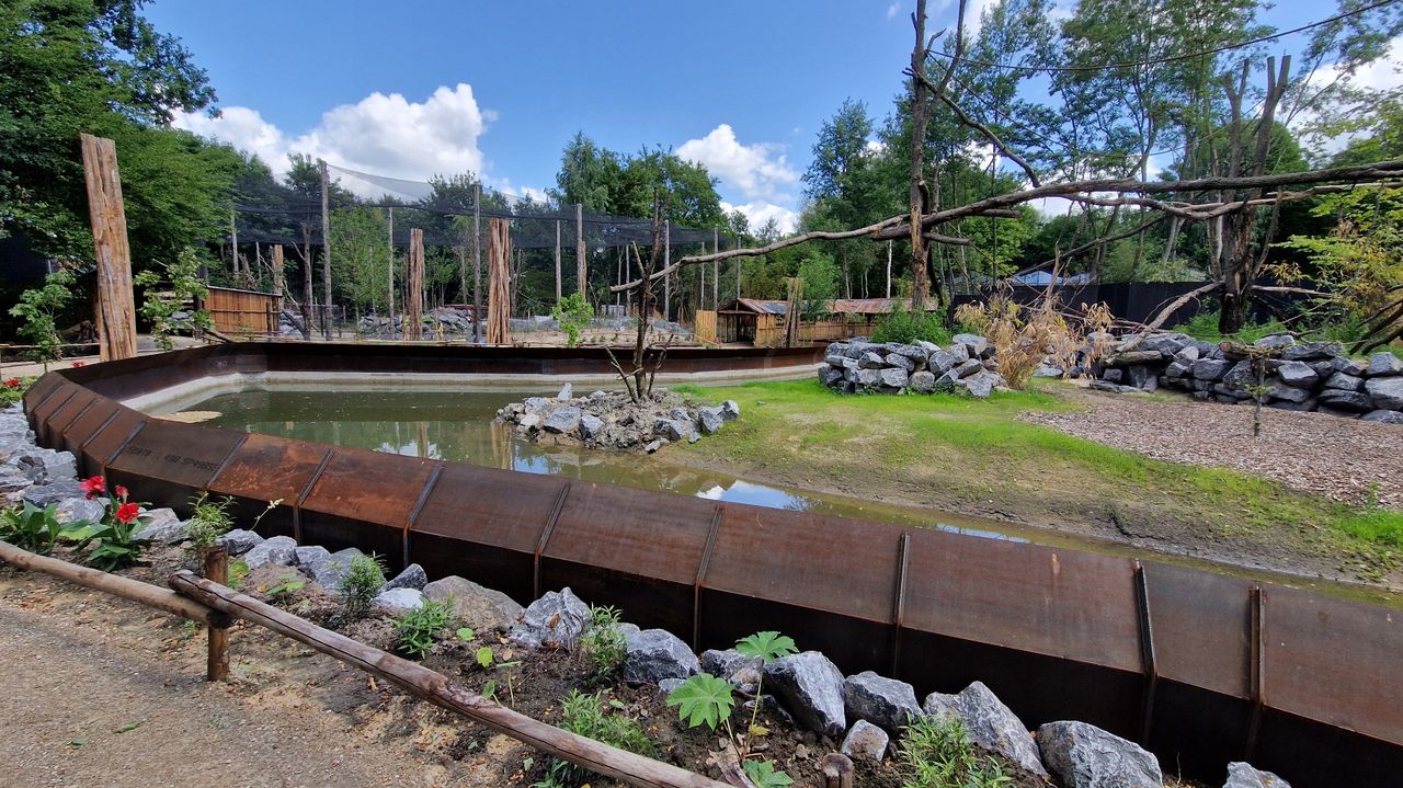 Een van de buitenverblijven in Ngyuwe (foto: Tom Berkers).