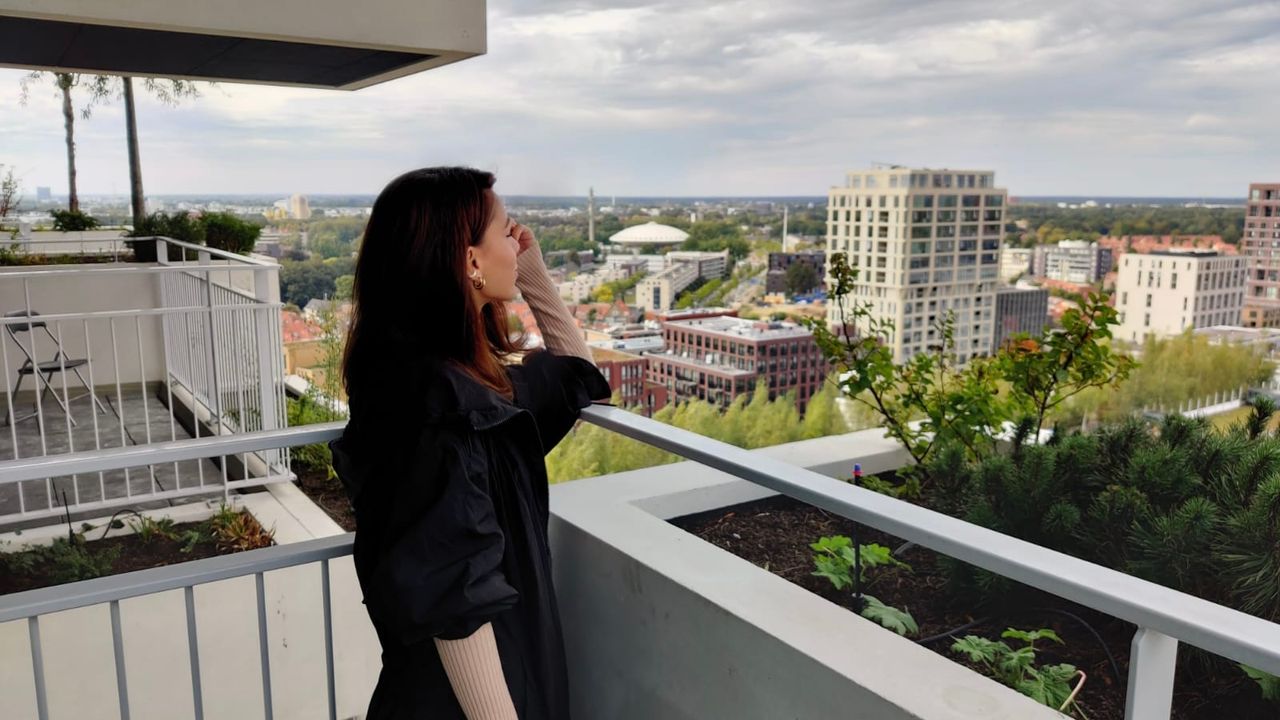 Hale is dolblij met haar nieuwe stekkie. 