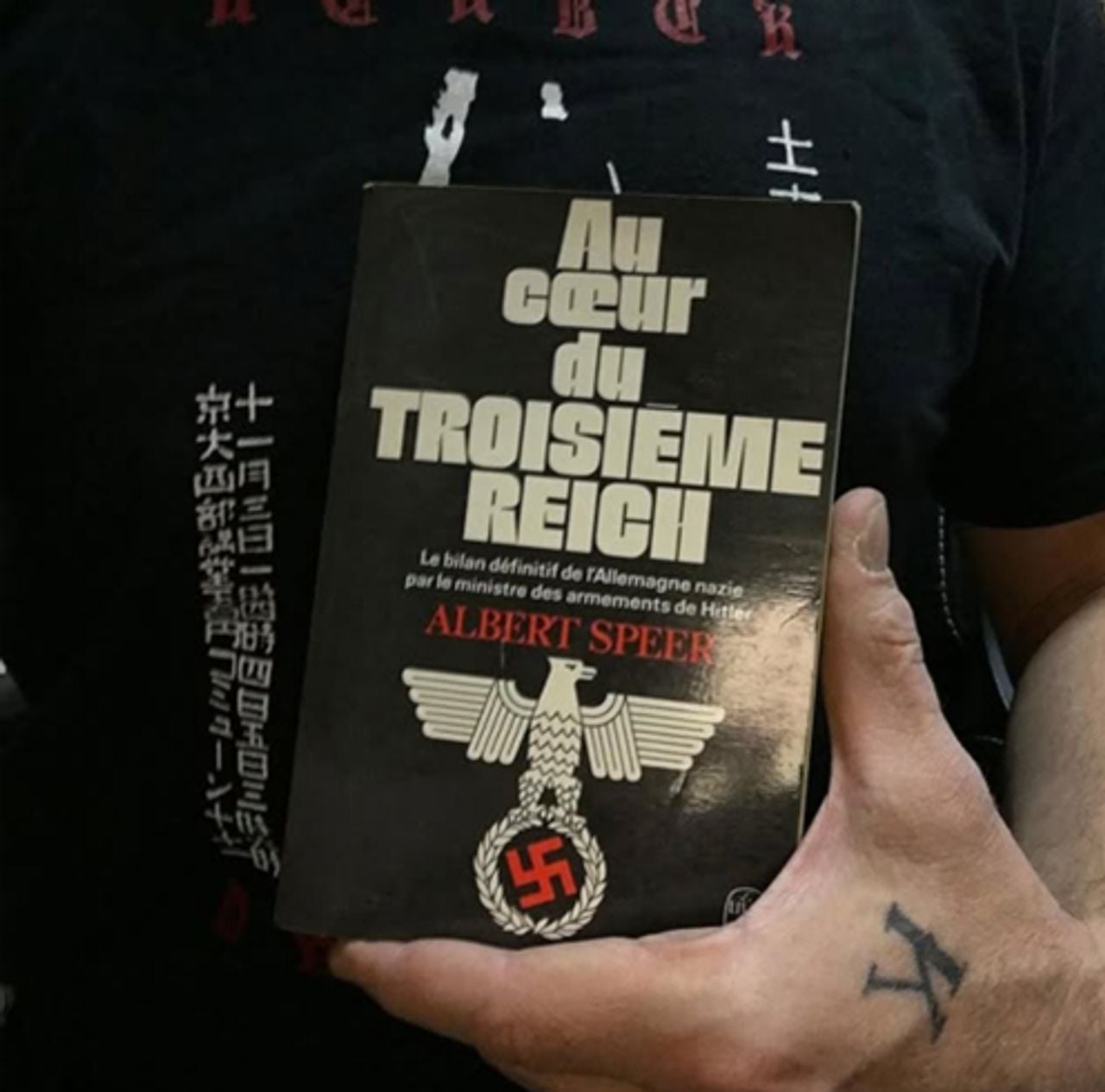 Bandlid Pascal Pastore geeft een boekentip (Foto: Instagram).