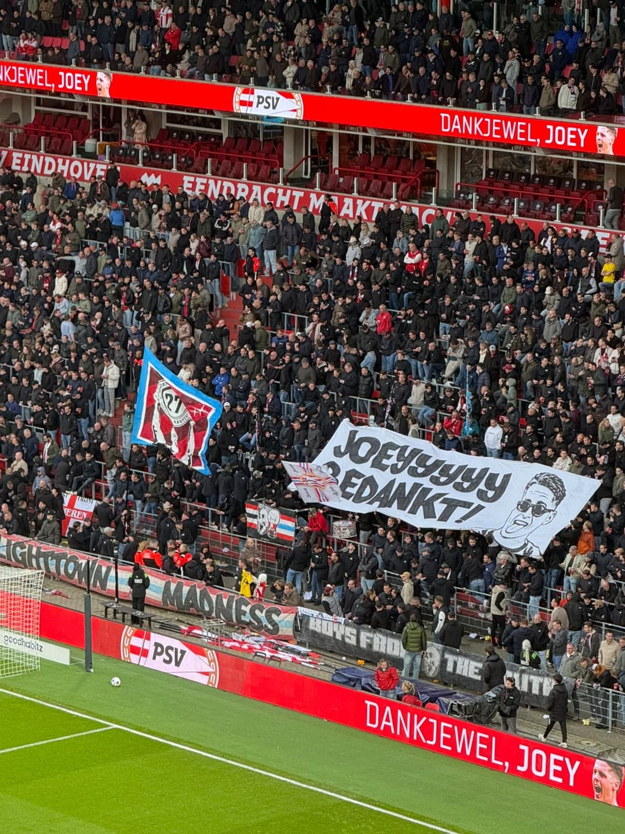 Spandoek van de PSV-supporters voor Veerman (foto: David Kramer).