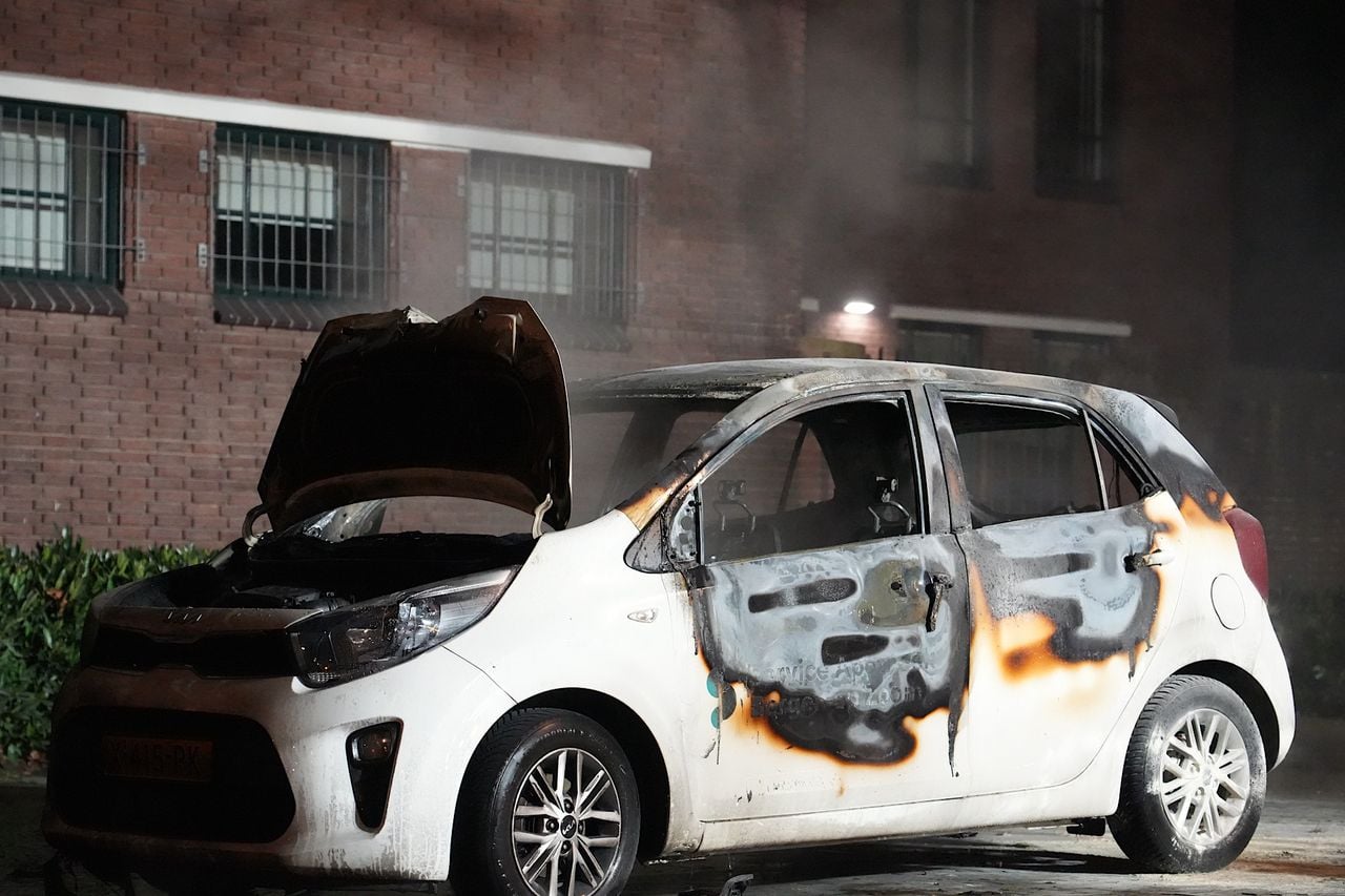 Autobrand Bergen op Zoom (foto: Jeroen Stuve / Persbureau Heitink).