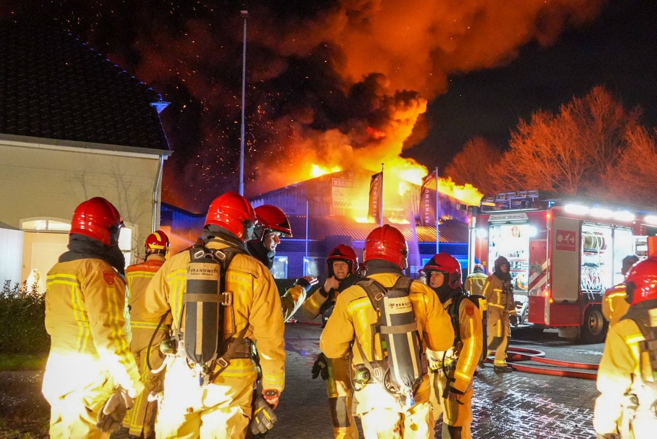 Brand in loods in Someren (foto: Harrie Grijseels / Persbureau Heitink). 