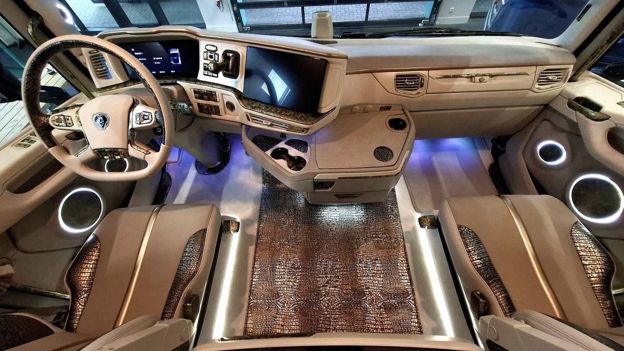 Het interieur van de wagen (foto: Facebook).