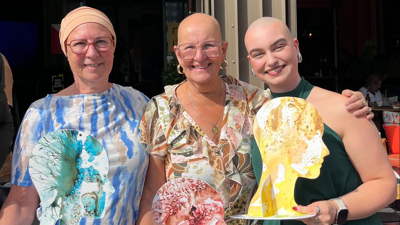 Anne (rechts) en de andere prijswinnaars Marion Kremer en Josee Beets (foto: Nikita Groeneveld).